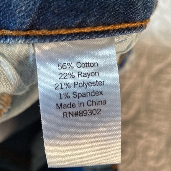 So Low Rise Favorite Midi Denim Shorts Distressed - Picture 7 of 8